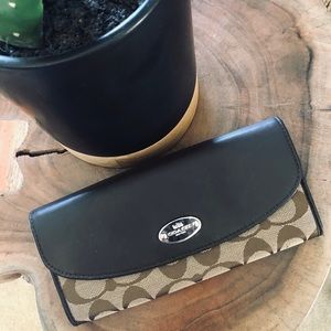 Coach wallet! NEVER USED,Stunning classic coach 🍁